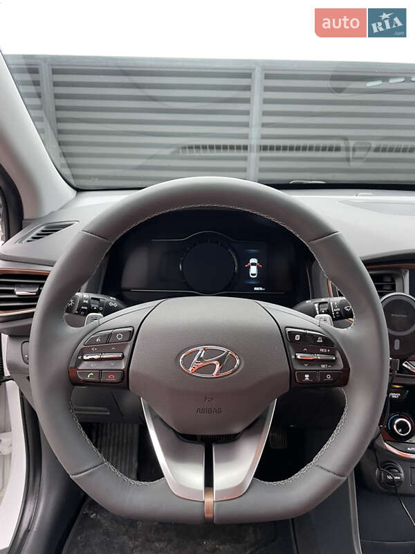 Хетчбек Hyundai Ioniq 2017 в Одесі