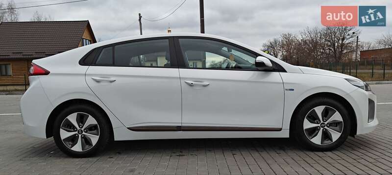 Хетчбек Hyundai Ioniq 2017 в Бершаді