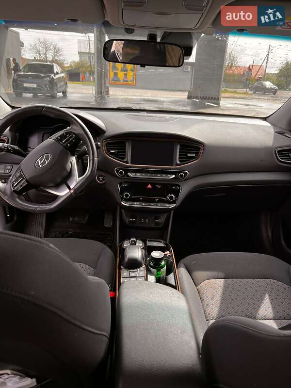 Хетчбек Hyundai Ioniq 2018 в Бродах