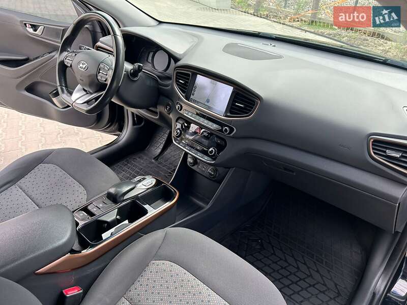 Хэтчбек Hyundai Ioniq 2017 в Ровно