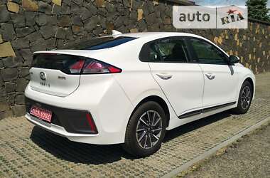 Лифтбек Hyundai Ioniq 2021 в Луцке