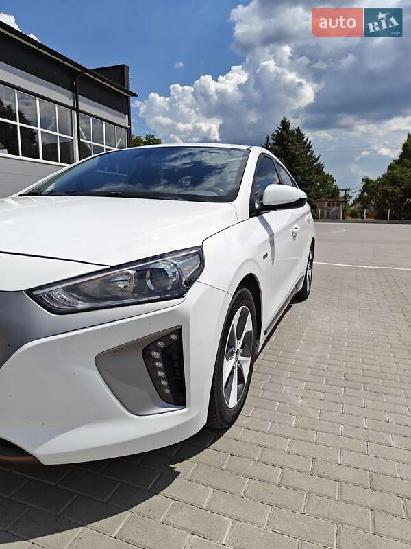 Хетчбек Hyundai Ioniq 2017 в Бершаді