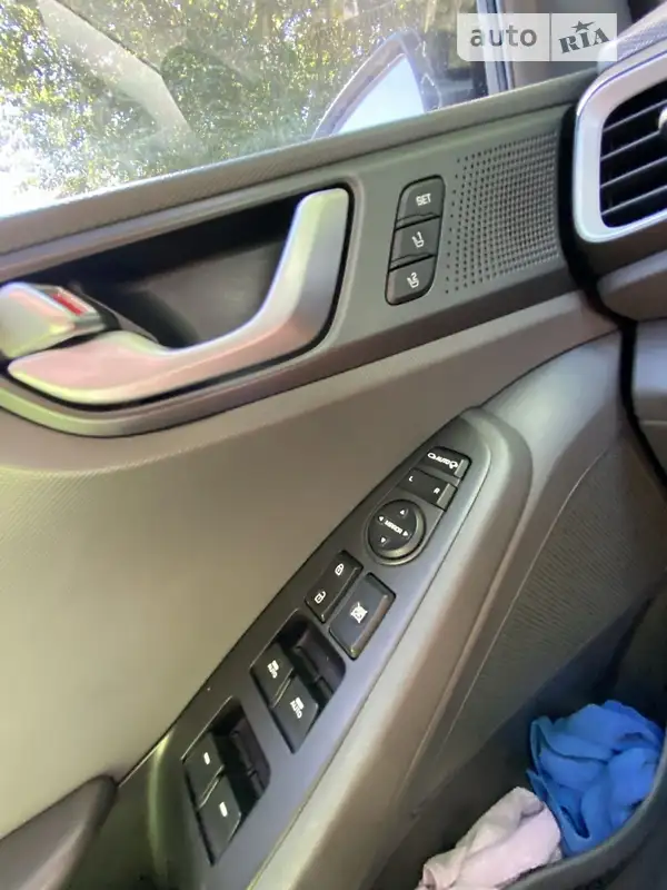 Hyundai Ioniq 2018 VIN KMHC05LH2JU028965 фото оголошення 4 з 68