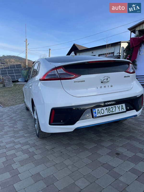 Хэтчбек Hyundai Ioniq 2017 в Ужгороде