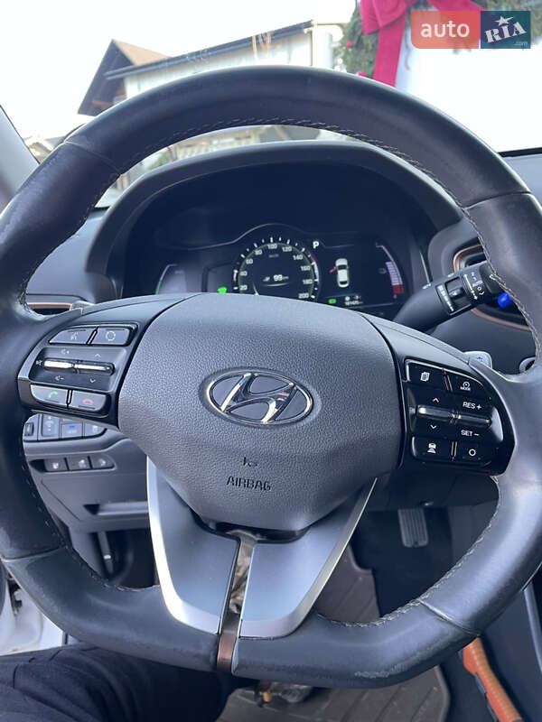 Хэтчбек Hyundai Ioniq 2017 в Ужгороде