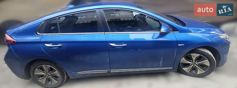 Хэтчбек Hyundai Ioniq 2017 в Киеве