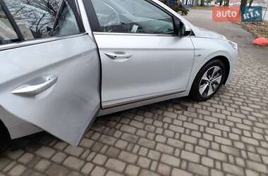 Хэтчбек Hyundai Ioniq 2017 в 