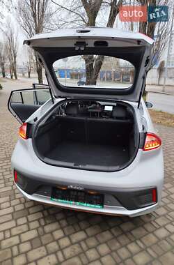 Хэтчбек Hyundai Ioniq 2017 в 