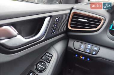 Хэтчбек Hyundai Ioniq 2017 в 