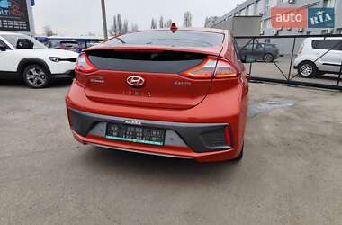 Хетчбек Hyundai Ioniq 2017 в  фото 15 Хетчбек Hyundai Ioniq 2017 в
