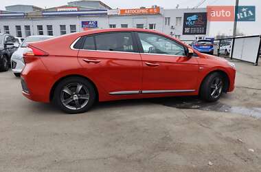 Хетчбек Hyundai Ioniq 2017 в  фото 21 Хетчбек Hyundai Ioniq 2017 в