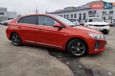 Хетчбек Hyundai Ioniq 2017 в  фото 26 Хетчбек Hyundai Ioniq 2017 в