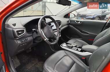 Хетчбек Hyundai Ioniq 2017 в  фото 39 Хетчбек Hyundai Ioniq 2017 в