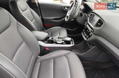 Хетчбек Hyundai Ioniq 2017 в  фото 47 Хетчбек Hyundai Ioniq 2017 в
