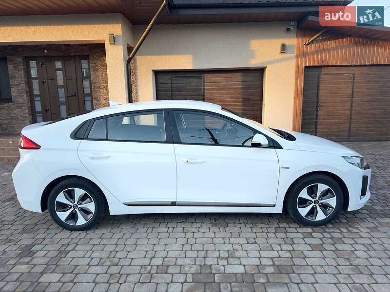 Ліфтбек Hyundai Ioniq 2019 в Чернівцях