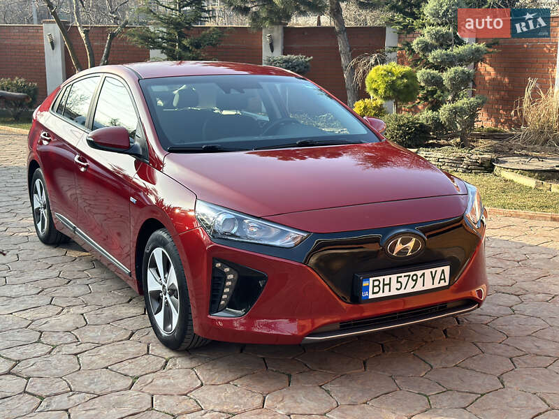 Хетчбек Hyundai Ioniq 2019 в 