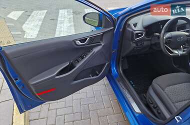 Хэтчбек Hyundai Ioniq 2017 в 