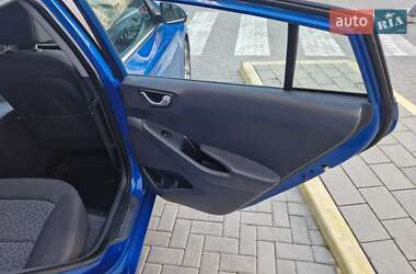 Хэтчбек Hyundai Ioniq 2017 в 