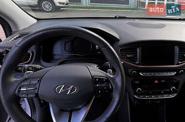 Хэтчбек Hyundai Ioniq 2017 в Киеве