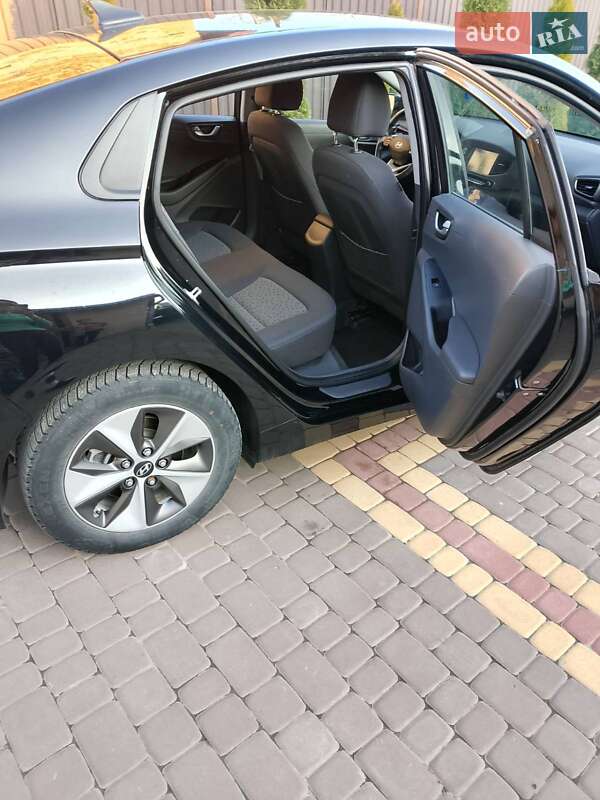 Лифтбек Hyundai Ioniq 2018 в Львове фото 5 Лифтбек Hyundai Ioniq 2018 в Львове