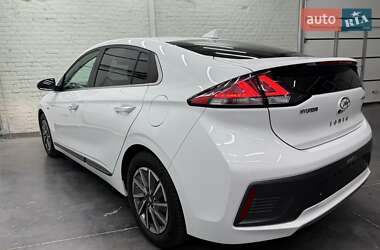 Хэтчбек Hyundai Ioniq 2019 в 