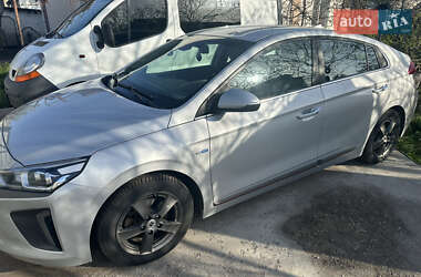 Хэтчбек Hyundai Ioniq 2017 в 
