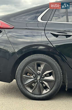 Хэтчбек Hyundai Ioniq 2016 в 