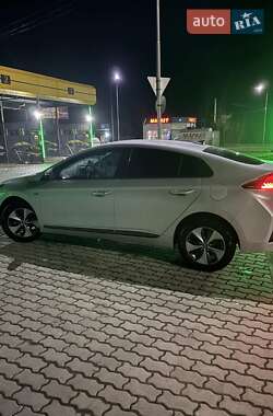 Хэтчбек Hyundai Ioniq 2019 в 