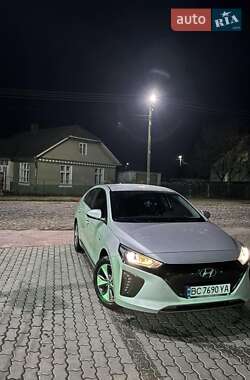 Хэтчбек Hyundai Ioniq 2019 в 