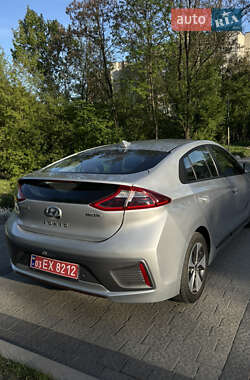 Хетчбек Hyundai Ioniq 2018 в 