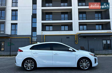 Ліфтбек Hyundai Ioniq 2019 в 