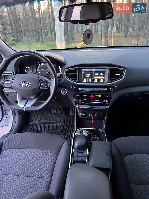 Лифтбек Hyundai Ioniq 2019 в Киеве