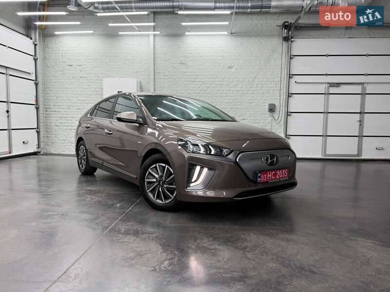 Хэтчбек Hyundai Ioniq 2019 в 