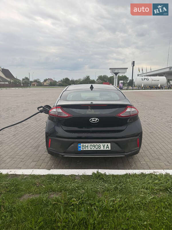 Хэтчбек Hyundai Ioniq 2017 в Черкассах фото 10 Хэтчбек Hyundai Ioniq 2017 в Черкассах