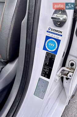 Хэтчбек Hyundai Ioniq 2018 в 