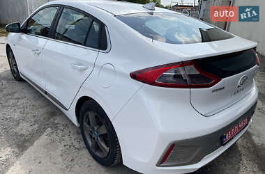 Хетчбек Hyundai Ioniq 2017 в 
