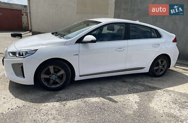 Хетчбек Hyundai Ioniq 2017 в 