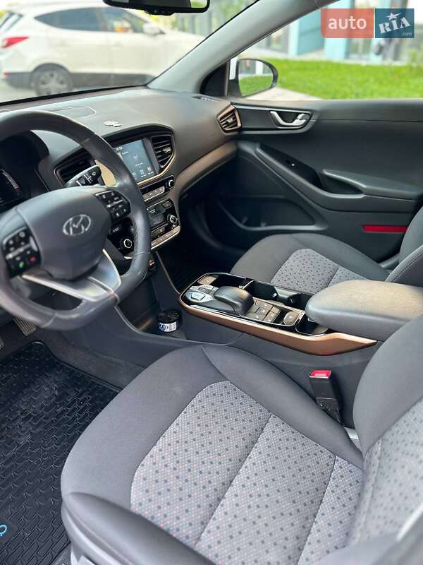 Ліфтбек Hyundai Ioniq 2019 в Стрию