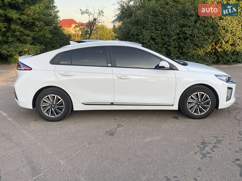 Лифтбек Hyundai Ioniq 2021 в Киеве