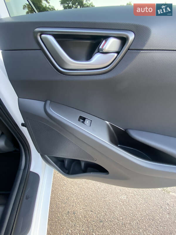 Лифтбек Hyundai Ioniq 2021 в Киеве