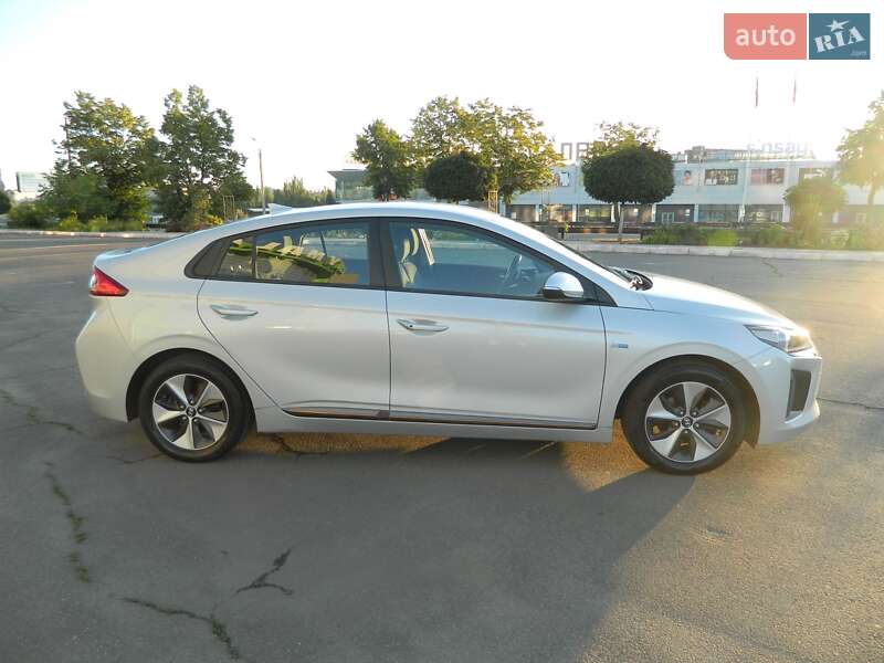 Хетчбек Hyundai Ioniq 2018 в Кривому Розі фото 4 Хетчбек Hyundai Ioniq 2018 в Кривому Розі