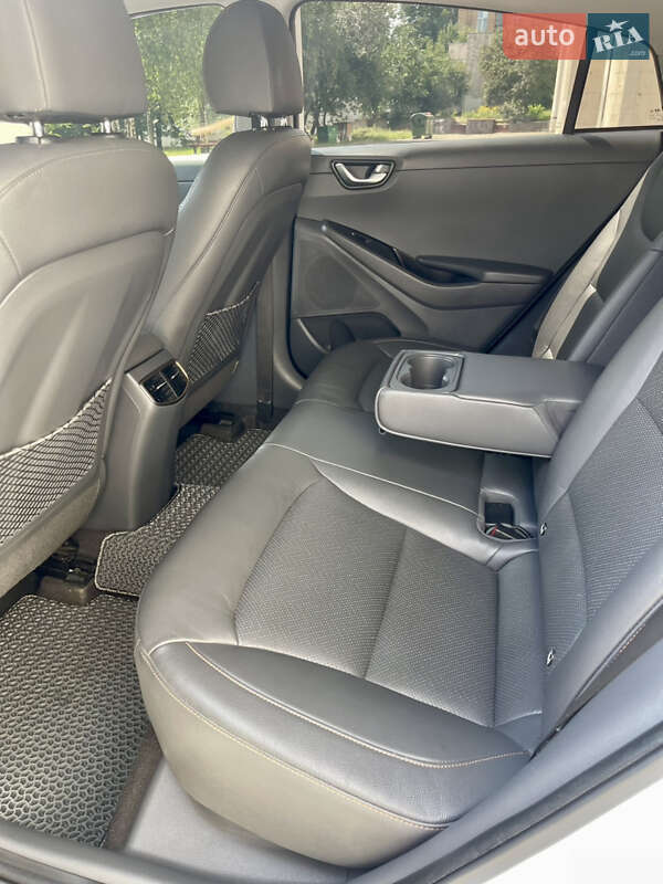 Хэтчбек Hyundai Ioniq 2018 в Киеве