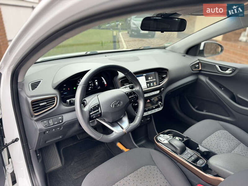 Ліфтбек Hyundai Ioniq 2019 в Чернівцях