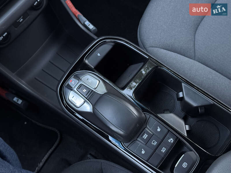 Лифтбек Hyundai Ioniq 2020 в Киеве фото 14 Лифтбек Hyundai Ioniq 2020 в Киеве