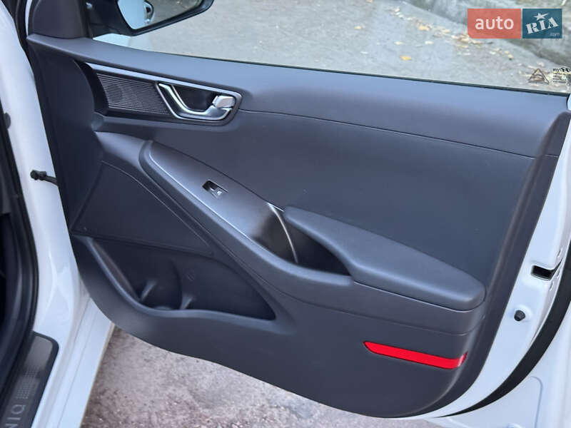 Лифтбек Hyundai Ioniq 2020 в Киеве фото 28 Лифтбек Hyundai Ioniq 2020 в Киеве