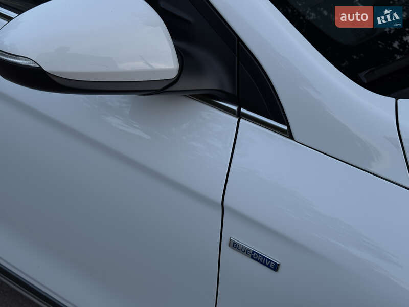 Лифтбек Hyundai Ioniq 2020 в Киеве фото 42 Лифтбек Hyundai Ioniq 2020 в Киеве