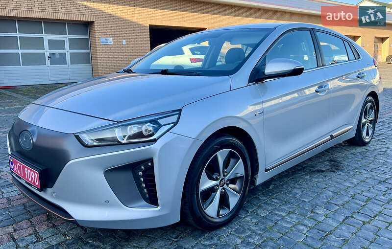 Хэтчбек Hyundai Ioniq 2017 в Луцке фото 3 Хэтчбек Hyundai Ioniq 2017 в Луцке