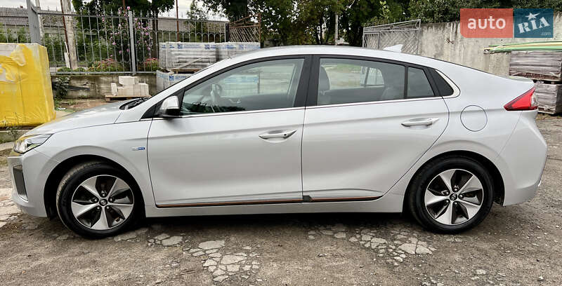 Хэтчбек Hyundai Ioniq 2017 в Луцке фото 20 Хэтчбек Hyundai Ioniq 2017 в Луцке