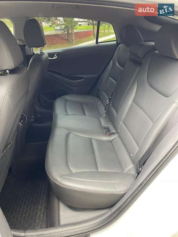 Хэтчбек Hyundai Ioniq 2018 в Луцке фото 19 Хэтчбек Hyundai Ioniq 2018 в Луцке