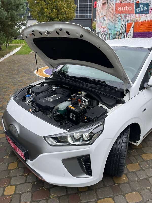 Хэтчбек Hyundai Ioniq 2018 в Луцке фото 32 Хэтчбек Hyundai Ioniq 2018 в Луцке